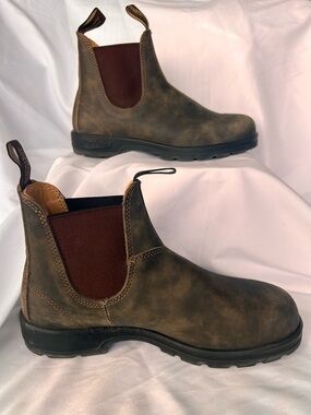 Blundstone Original 585 Men's Rustic Brown Chelsea Boot.